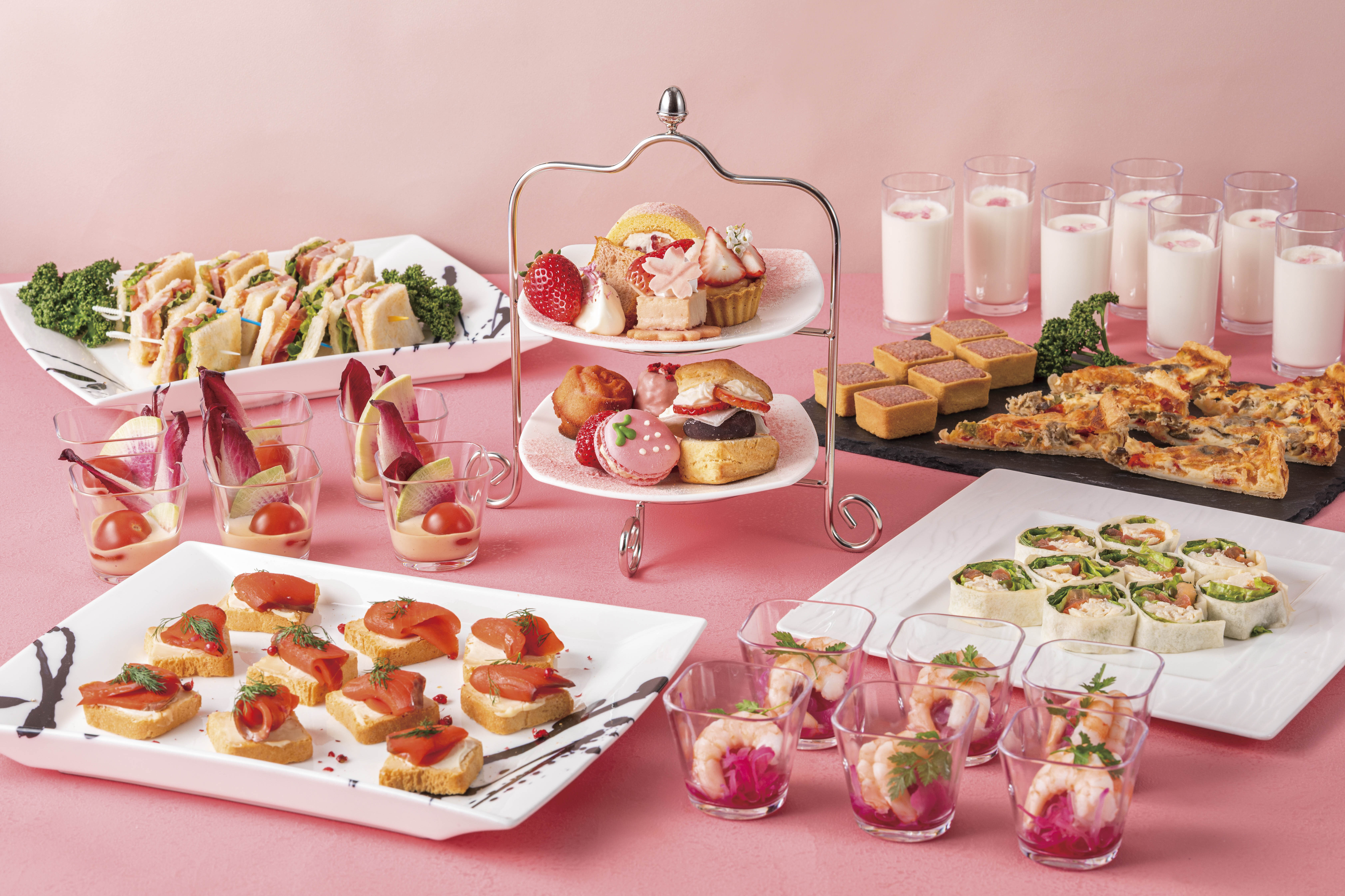  アフタヌーンティービュッフェ「Pétale de Fraise (ペタル・ドゥ・フレーズ)」（3/7～4/26）