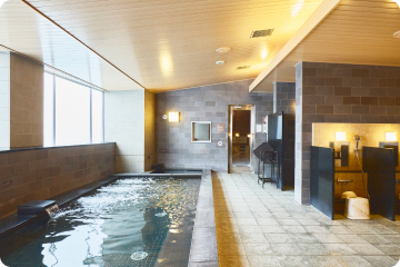 男性用浴室 （温浴風呂/手前、水風呂/奥）